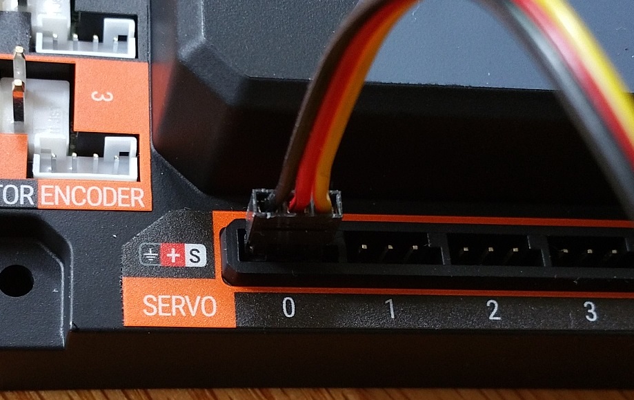 /images/Connecting-Devices-to-a-Control-or-Expansion-Hub/ConnectingServoStep2.jpg